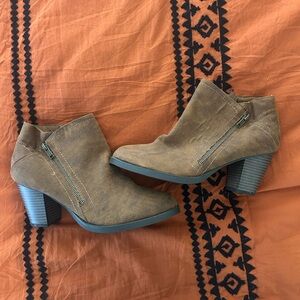 Rampage Tan Suede Ankle Boots with Inner Zip